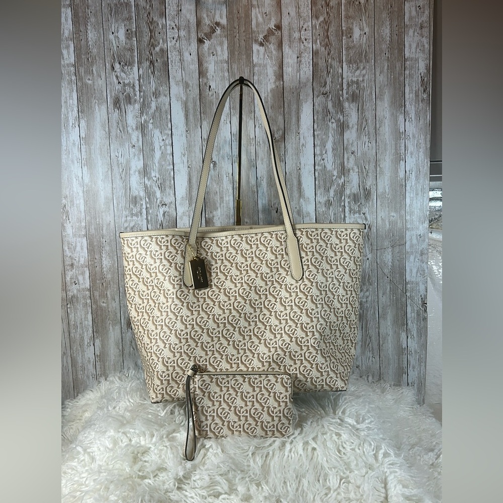 *COACH* (CF342) City Tote w/COACH Monogram Print Cream with Wristlet NWT​
